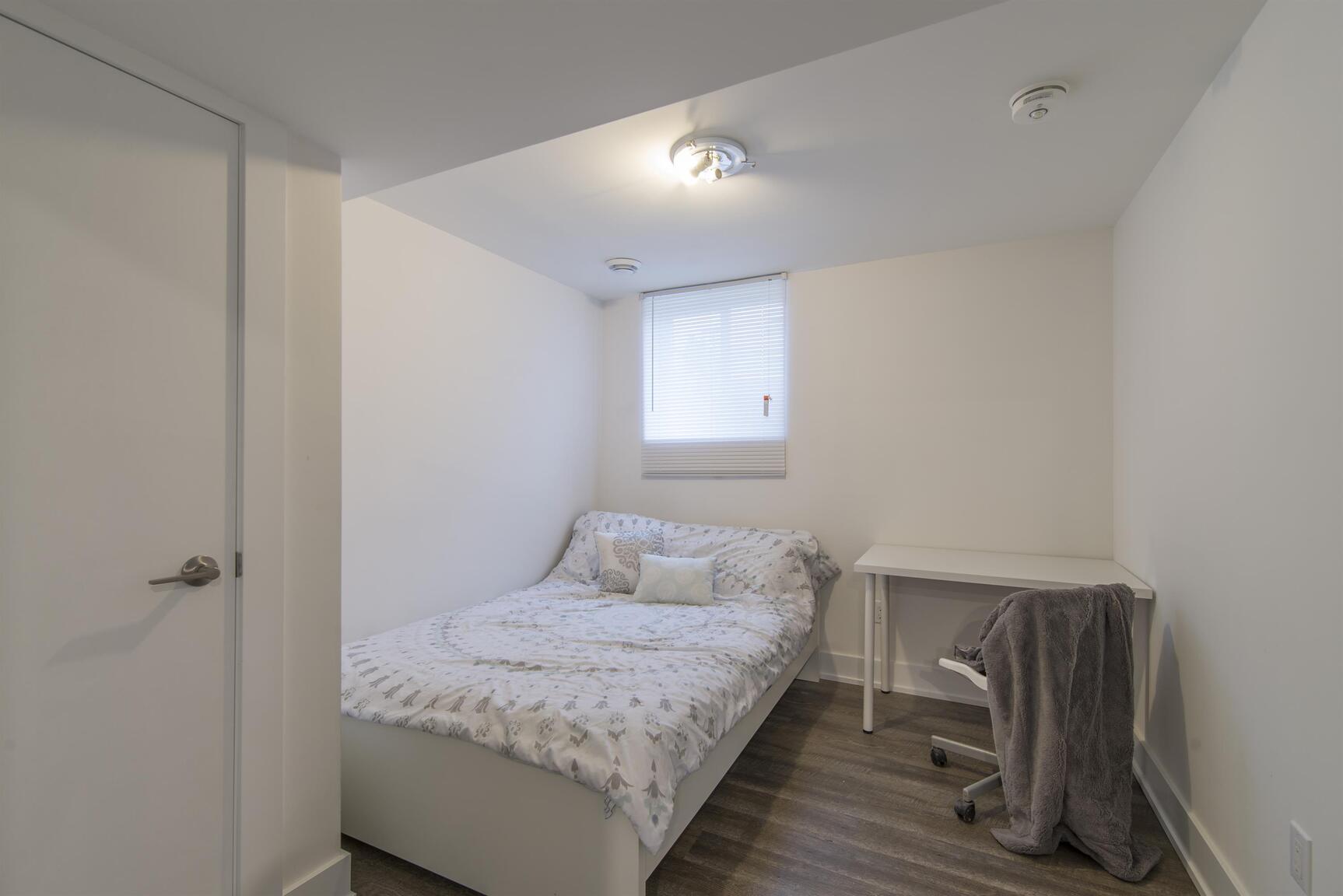 858 Bronson Avenue - Photo 17