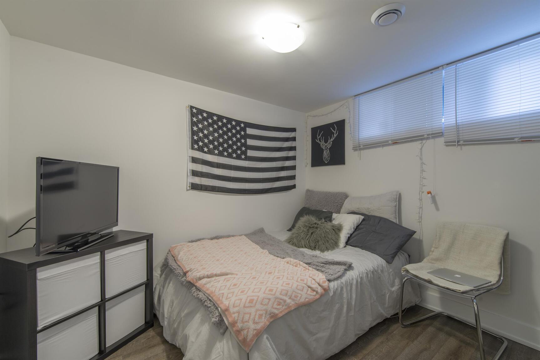 858 Bronson Avenue - Photo 21