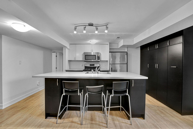 158 Meadowlands Drive West