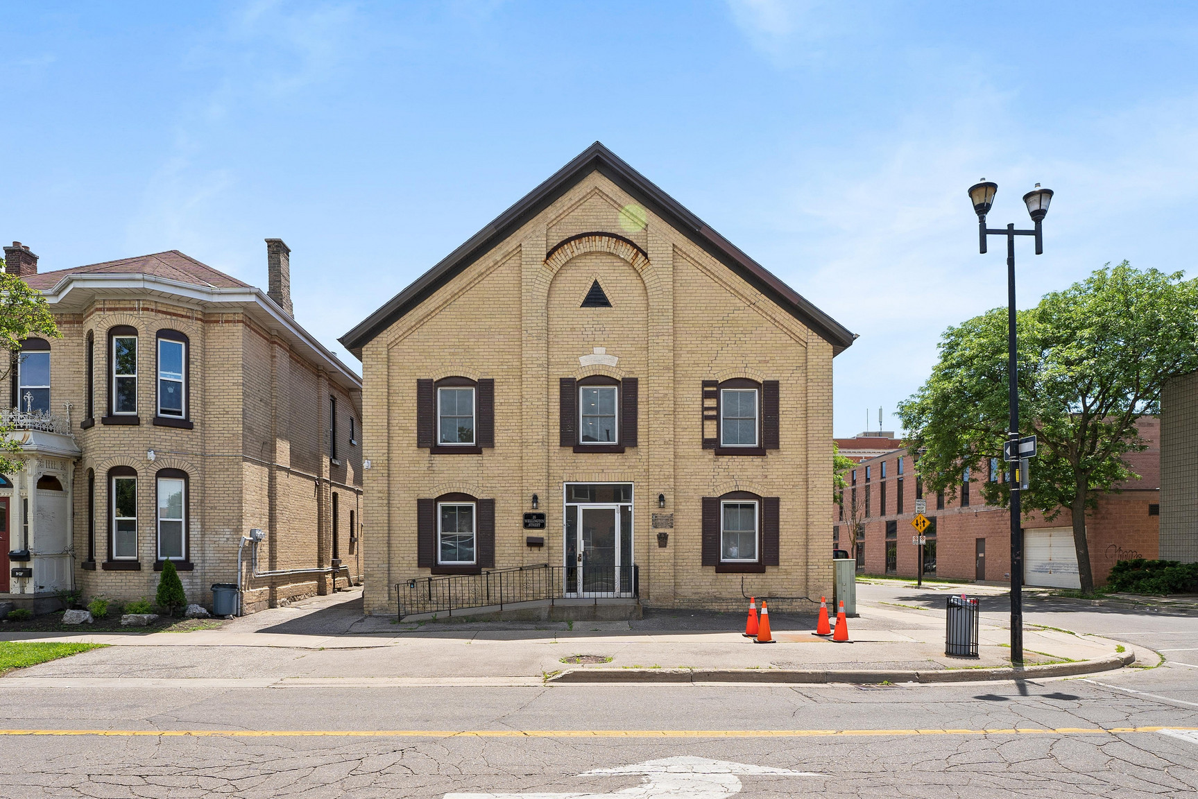 35 Wellington Street - *SPECIAL PROMOTION: One Month Free Rent!