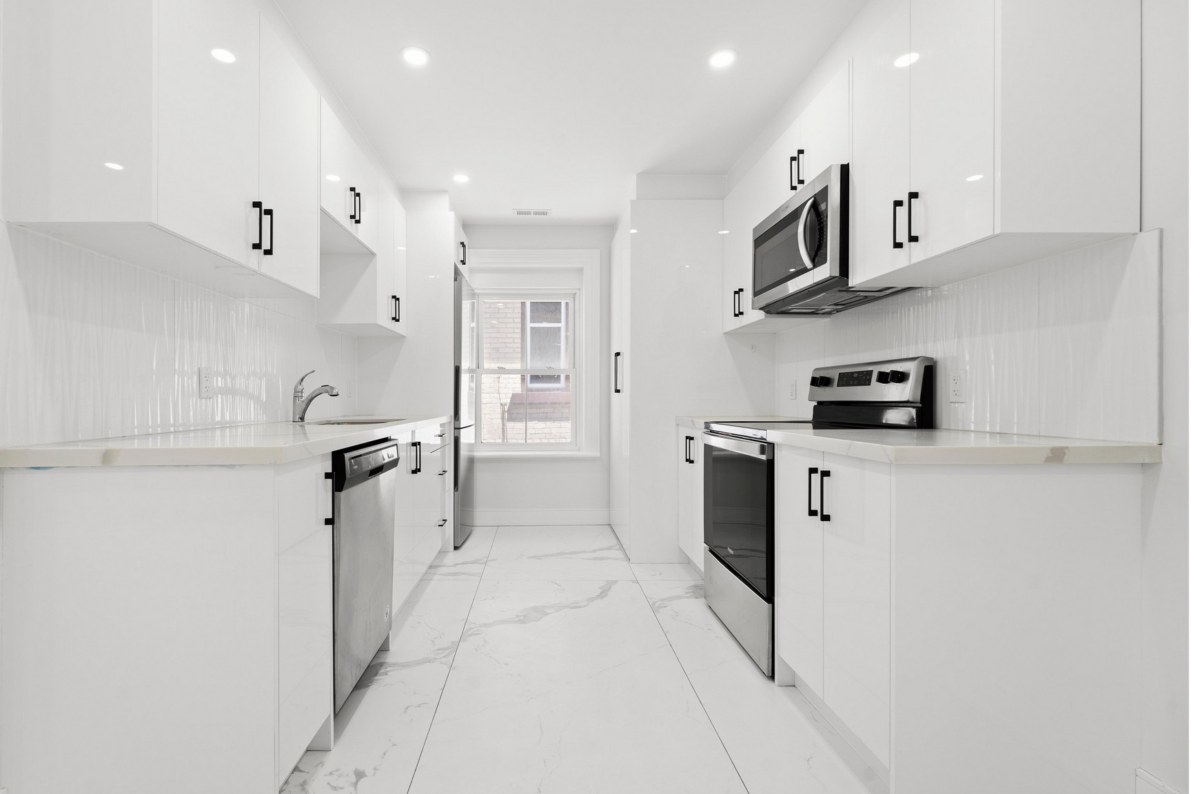 35 Wellington Street - *SPECIAL PROMOTION: One Month Free Rent! - Photo 4