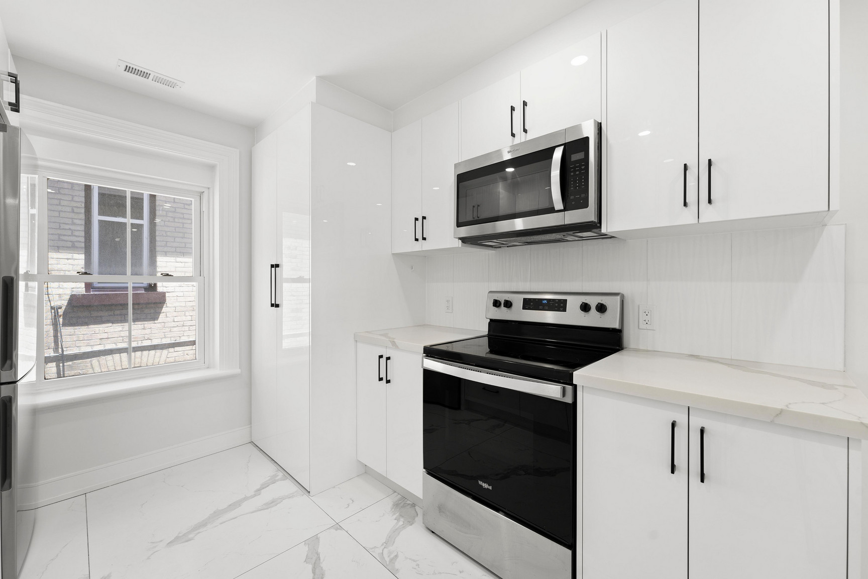 35 Wellington Street - *SPECIAL PROMOTION: One Month Free Rent! - Photo 6