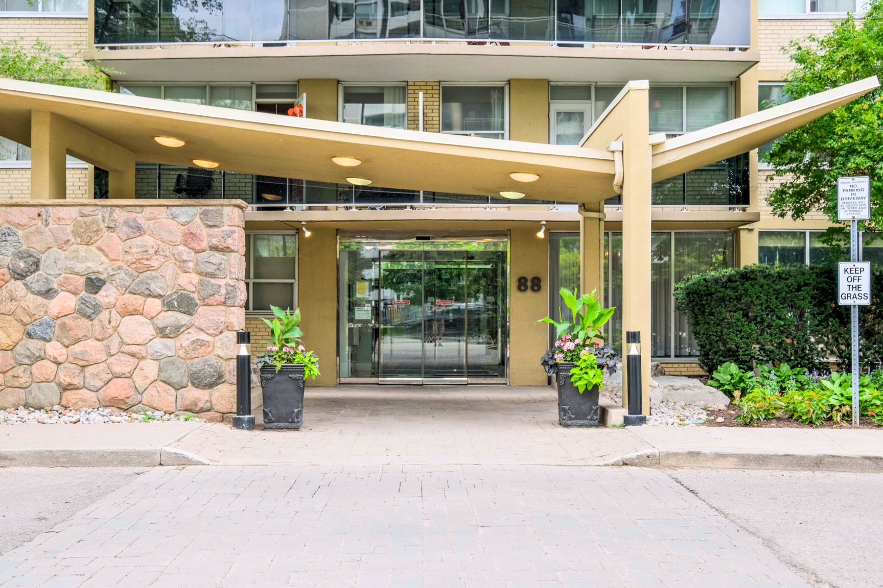 88 Redpath Avenue - Photo 3