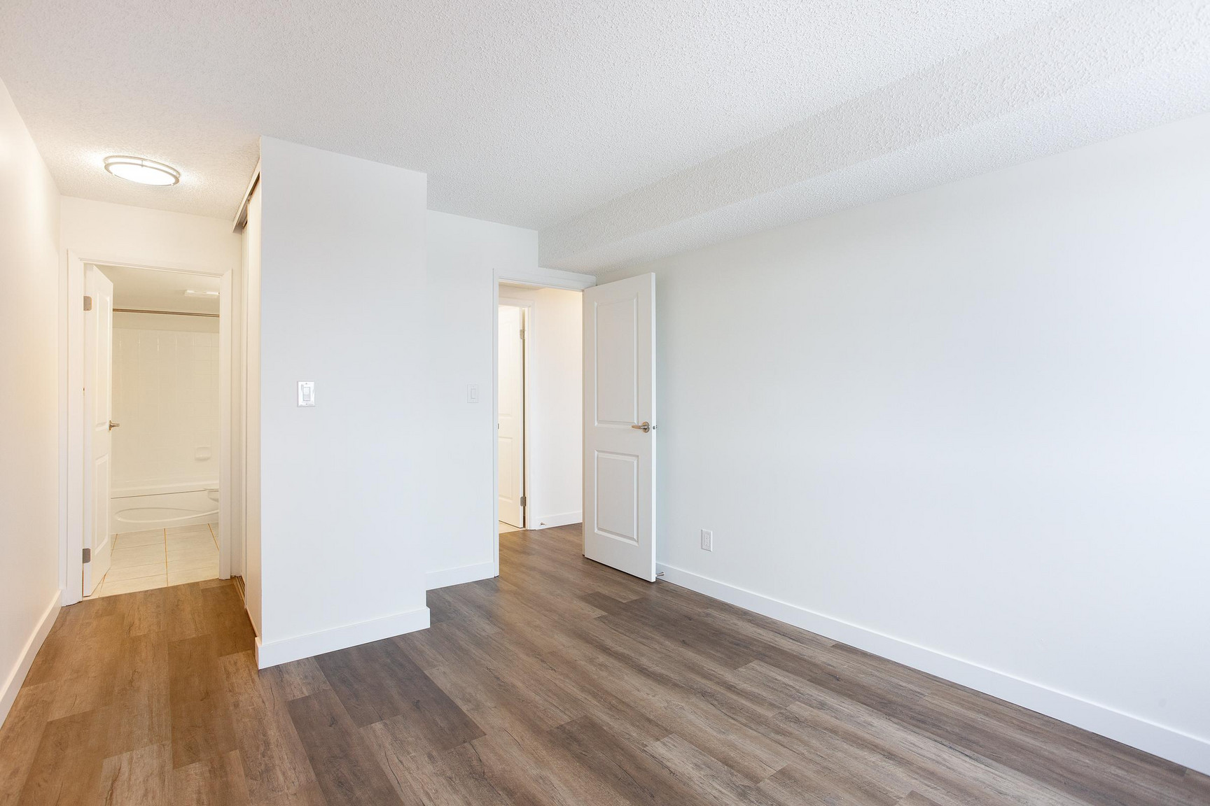 Stanley Park Place - Photo 5