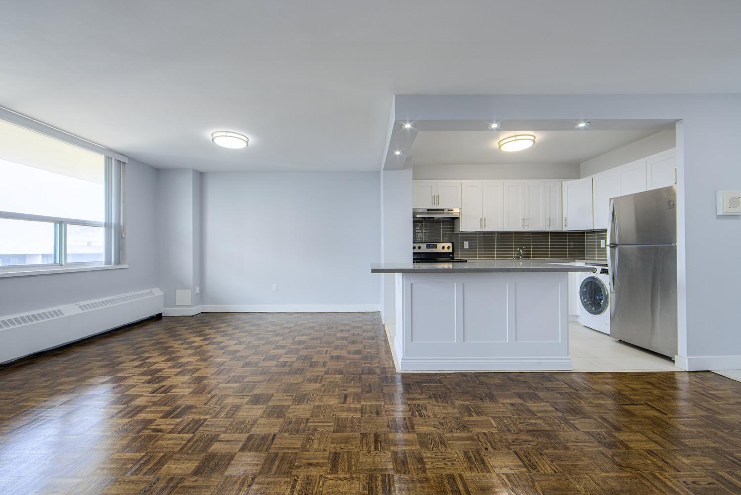 Grenadier Square  - Photo 9