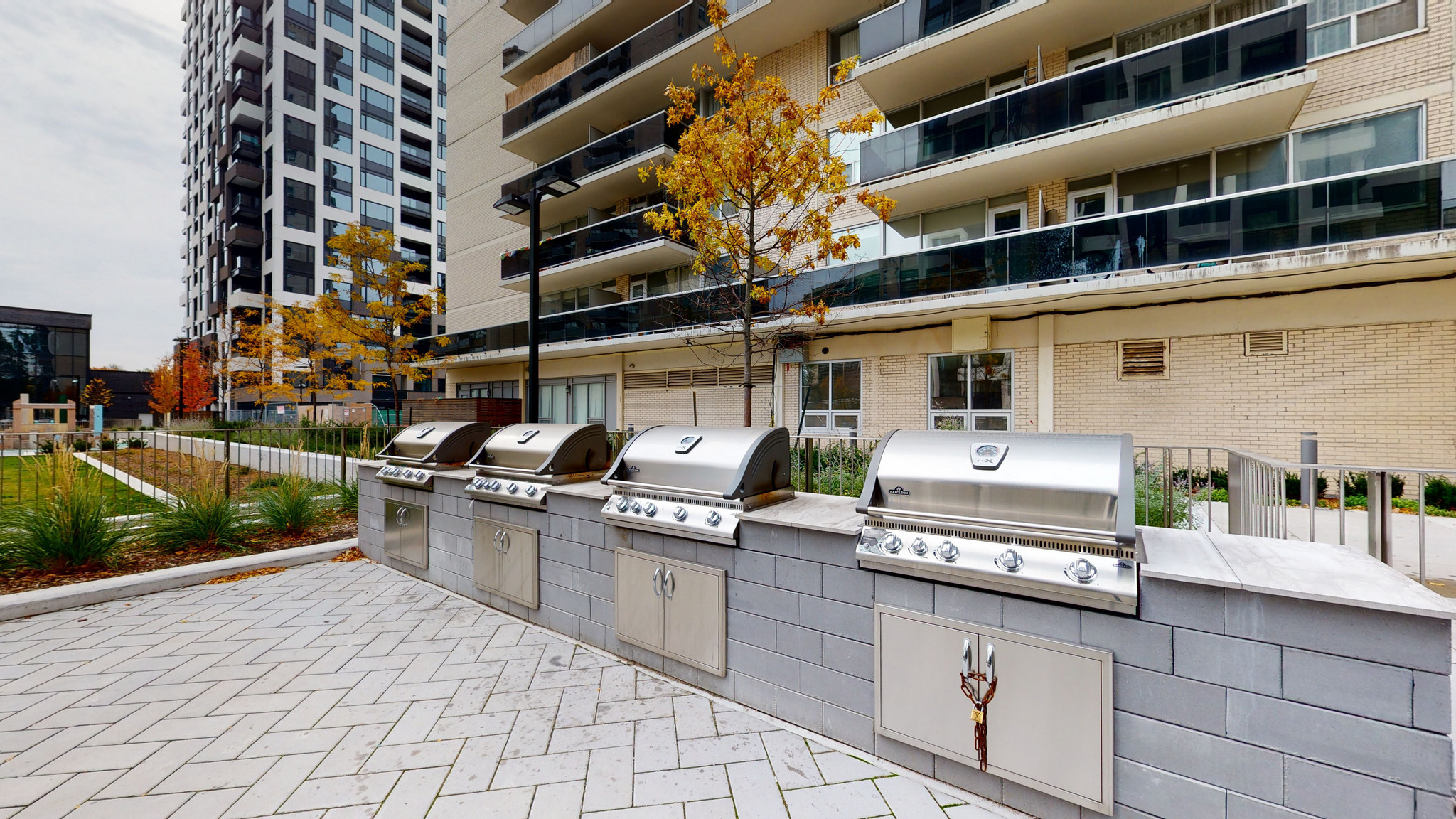 Grenadier Square  - Photo 23