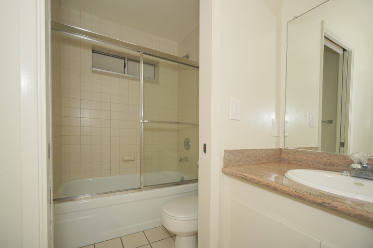 2700 Del Medio Court