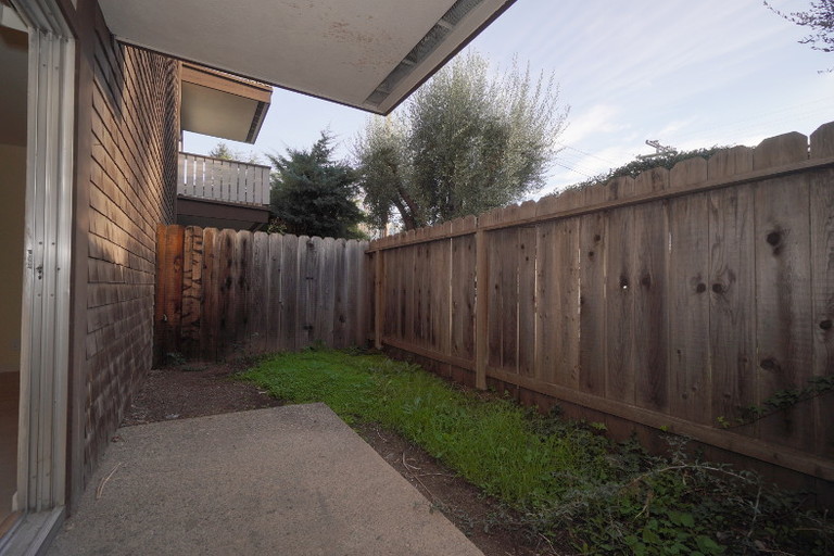 2700 Del Medio Court