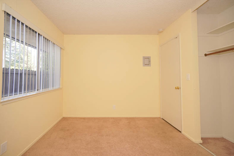 2700 Del Medio Court