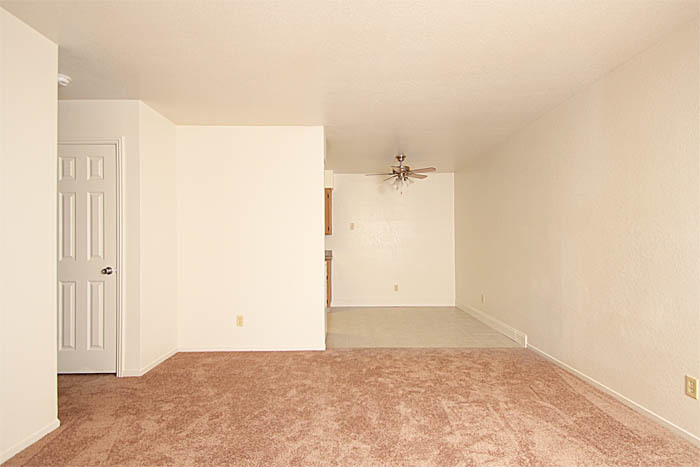 3581 - 3585 N. Parkway Drive