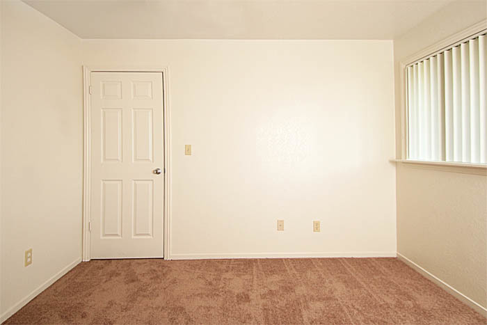 3581 - 3585 N. Parkway Drive