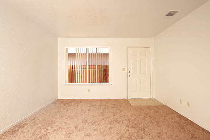 3581 - 3585 N. Parkway Drive