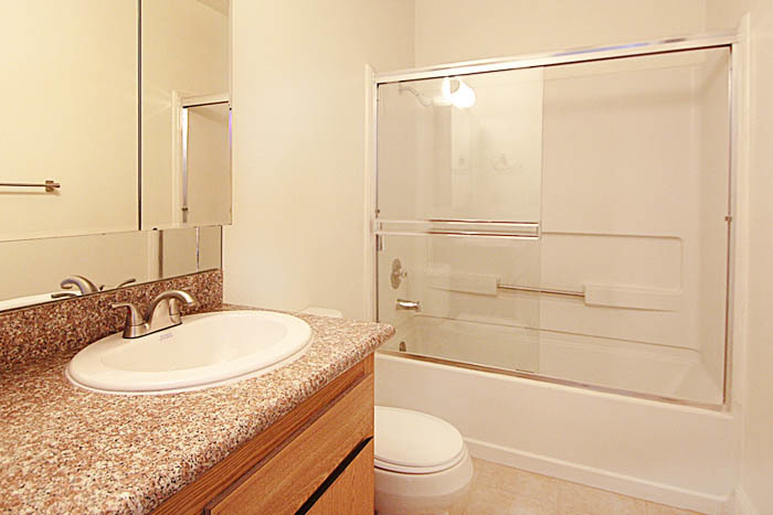 3581 - 3585 N. Parkway Drive