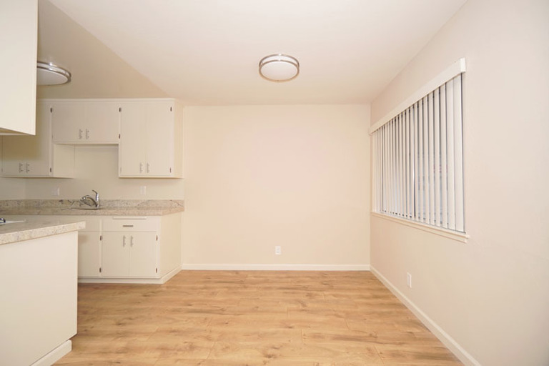 2700 Del Medio Court