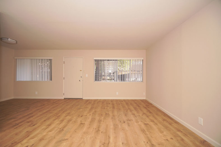 2700 Del Medio Court