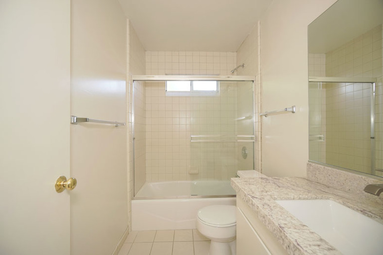 2700 Del Medio Court