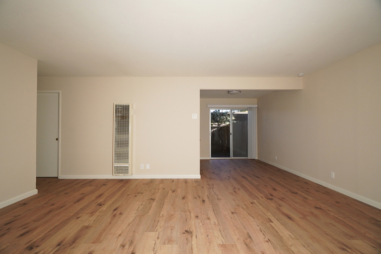 2700 Del Medio Court