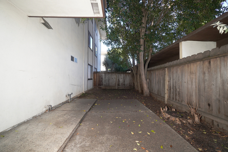 2700 Del Medio Court