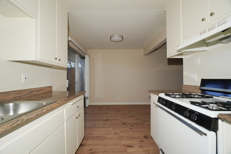 2700 Del Medio Court