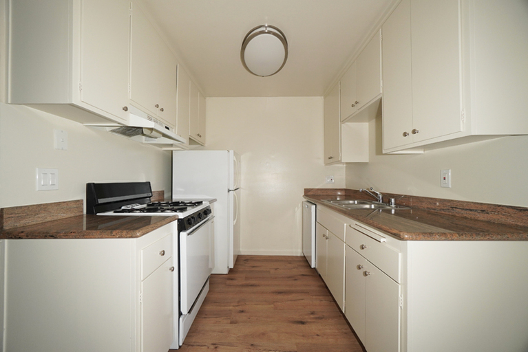 2700 Del Medio Court