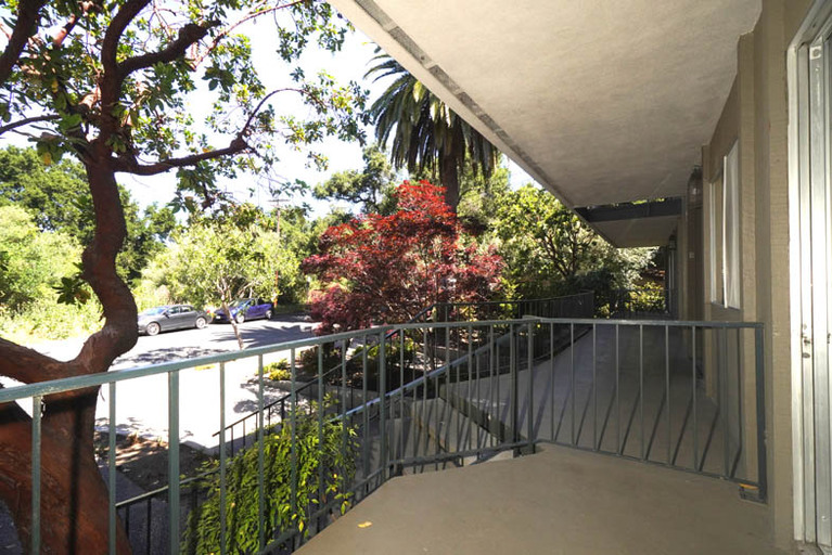 220 Palo Alto Avenue