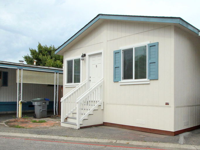 580 E. Ahwanee Avenue