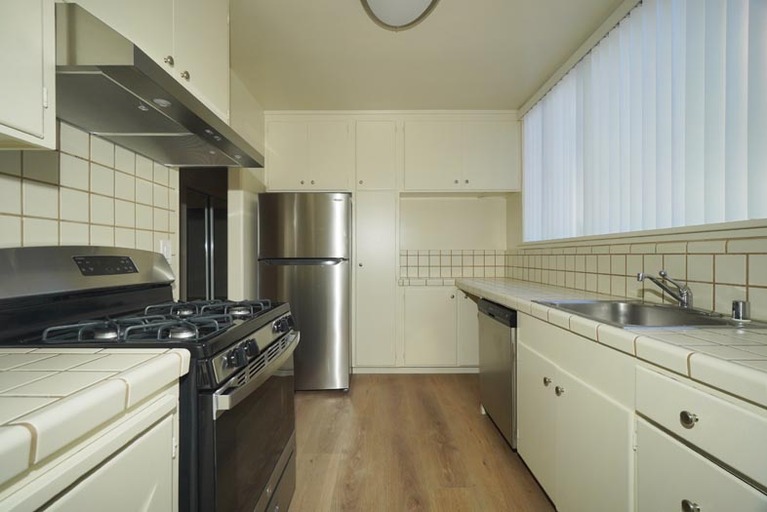 421 - 425B Forest Ave