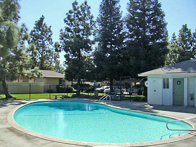 3581 - 3585 N. Parkway Drive