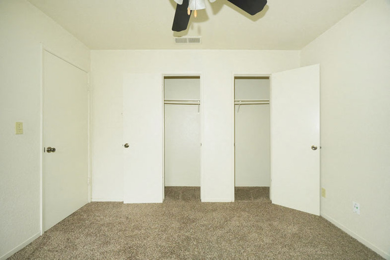 3581 - 3585 N. Parkway Drive