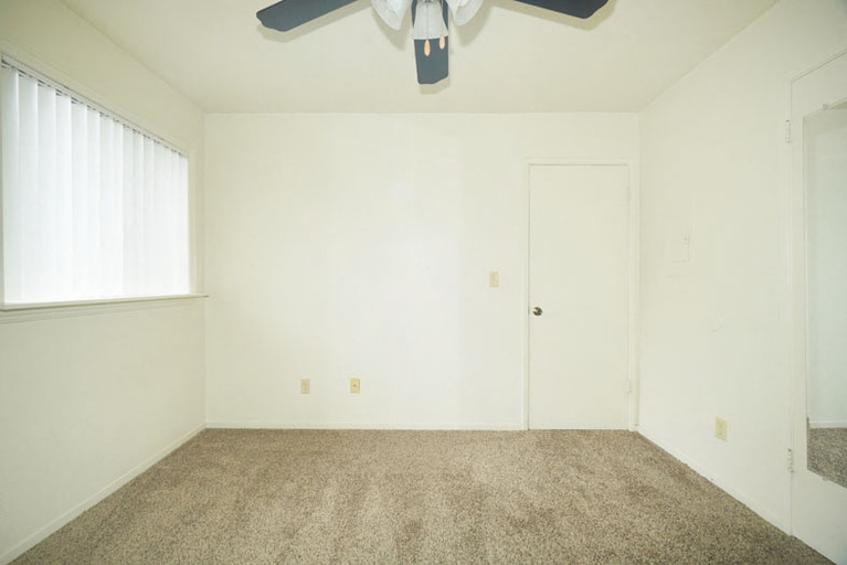 3581 - 3585 N. Parkway Drive