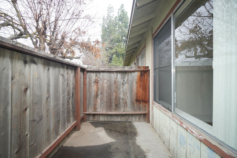 3581 - 3585 N. Parkway Drive