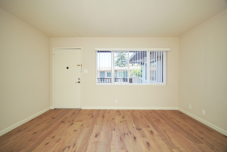 417 Del Medio Avenue