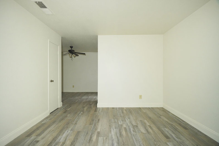 3581 - 3585 N. Parkway Drive