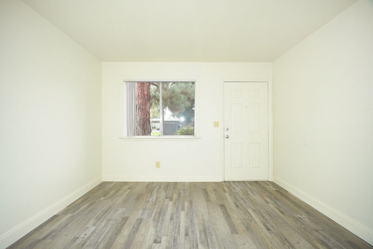 3581 - 3585 N. Parkway Drive