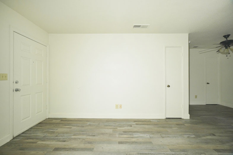 3581 - 3585 N. Parkway Drive