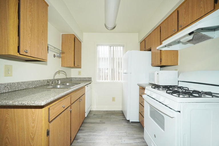 3581 - 3585 N. Parkway Drive