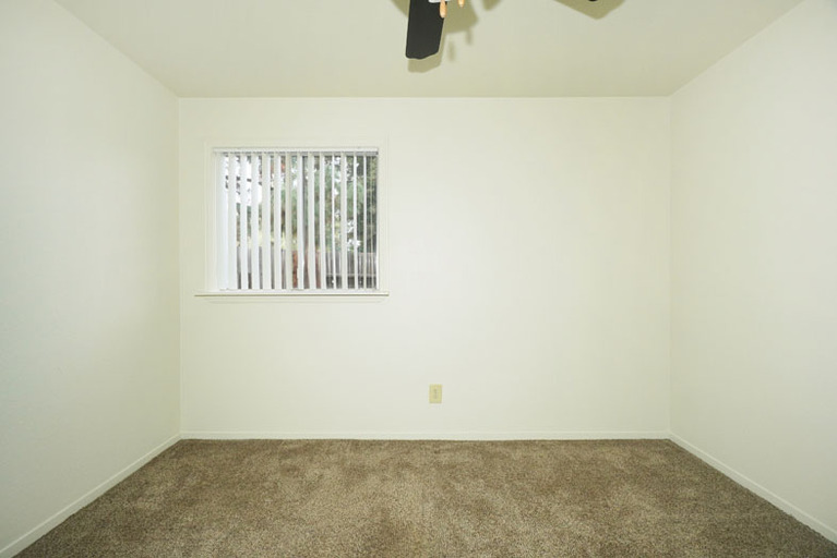 3581 - 3585 N. Parkway Drive