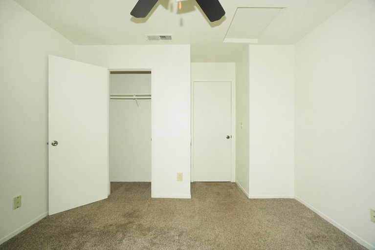 3581 - 3585 N. Parkway Drive