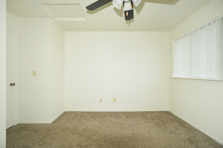 3581 - 3585 N. Parkway Drive
