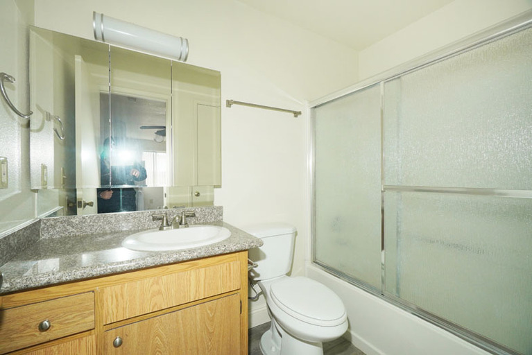 3581 - 3585 N. Parkway Drive