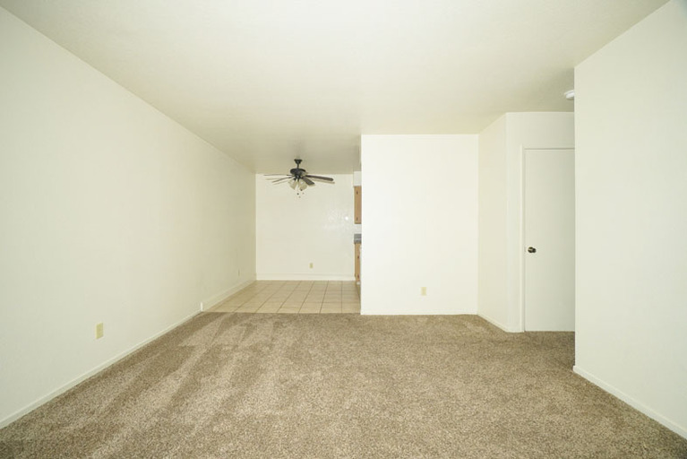 3581 - 3585 N. Parkway Drive