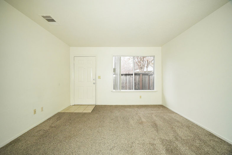 3581 - 3585 N. Parkway Drive