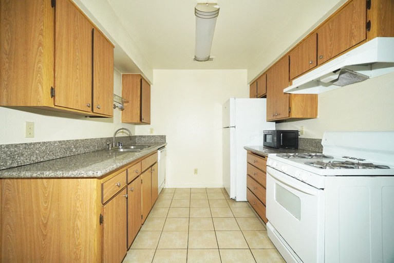 3581 - 3585 N. Parkway Drive