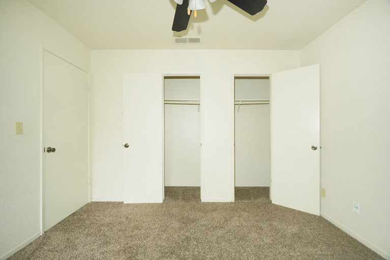3581 - 3585 N. Parkway Drive