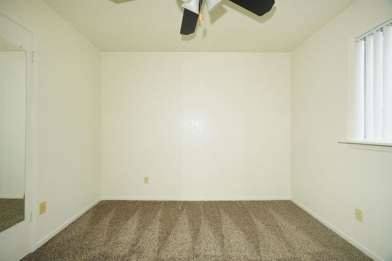 3581 - 3585 N. Parkway Drive