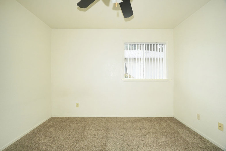 3581 - 3585 N. Parkway Drive