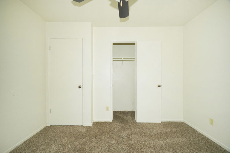 3581 - 3585 N. Parkway Drive