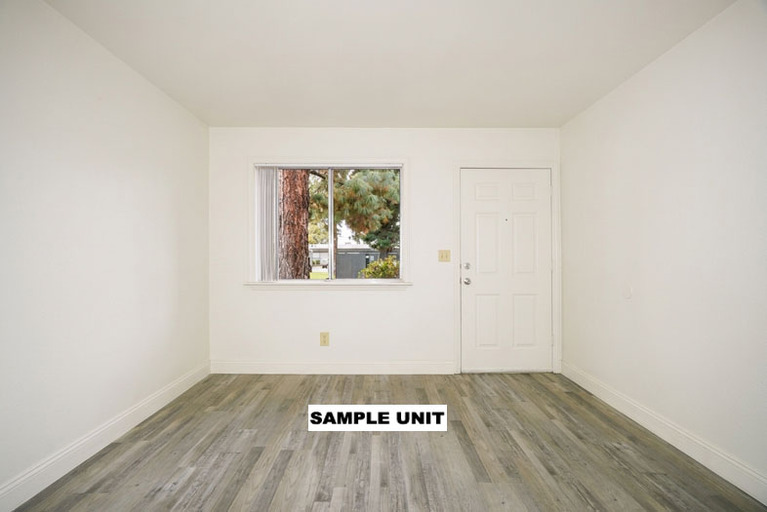 3581 - 3585 N. Parkway Drive
