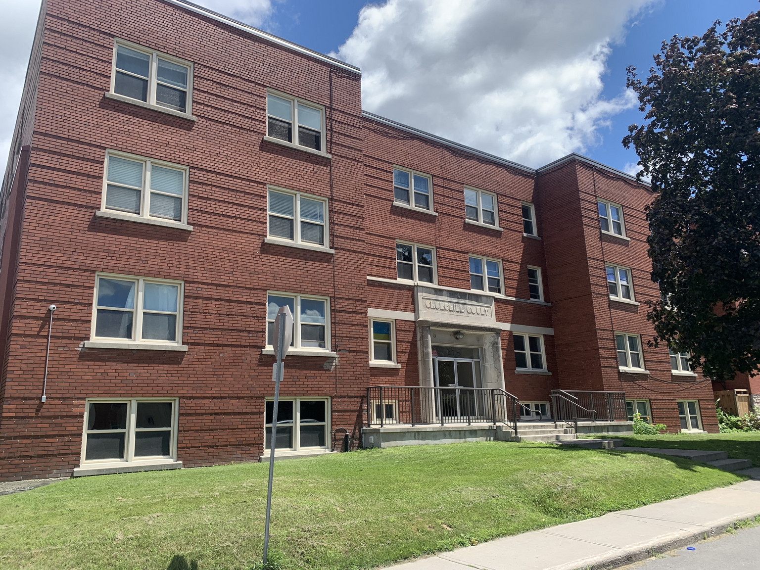 Churchill Court Apartments