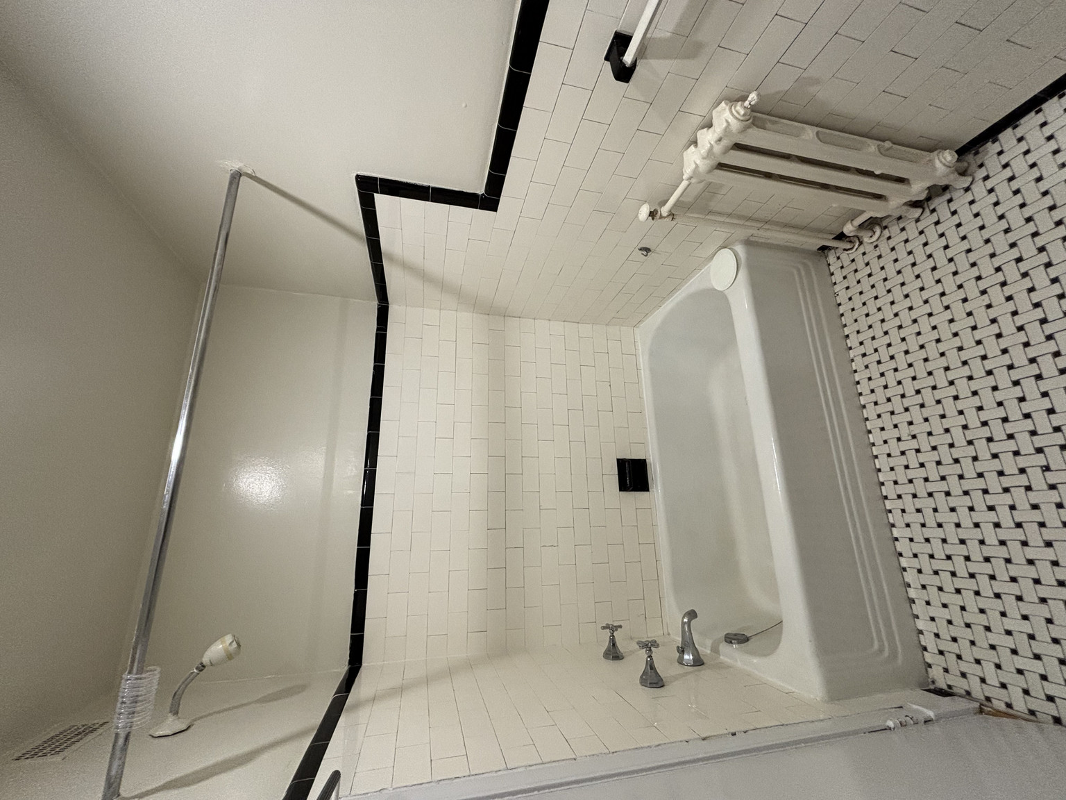 Churchill Court Apartments - Photo 12